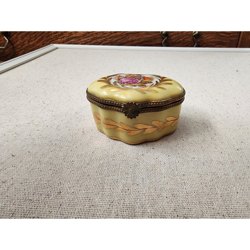 Vintage Limoges? France Porcelain Trinket Box – Romantic Couple Gold Floral